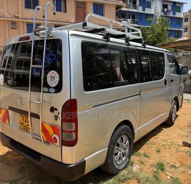 Toyota HiAce 2014 Silver - thumbnail 4