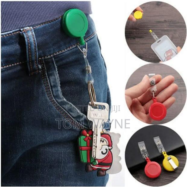 Round Shape Retractable Id Card Holder - thumbnail 2