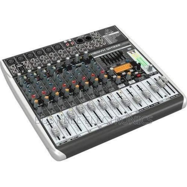 Behringer Xenyx Qx1222usb Mixer