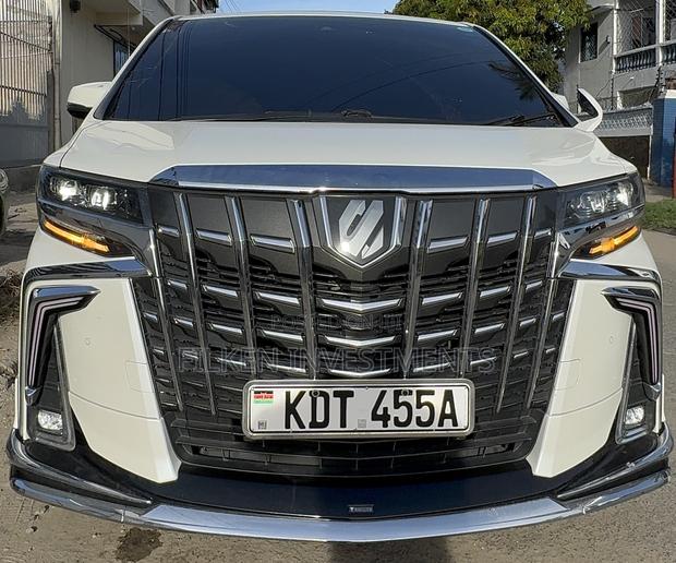 Toyota Grand HiAce 2019 White - main view