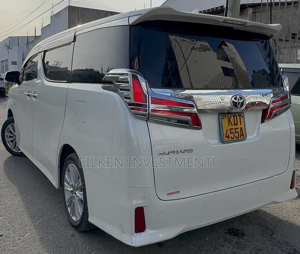 Toyota Grand HiAce 2019 White - thumbnail 4