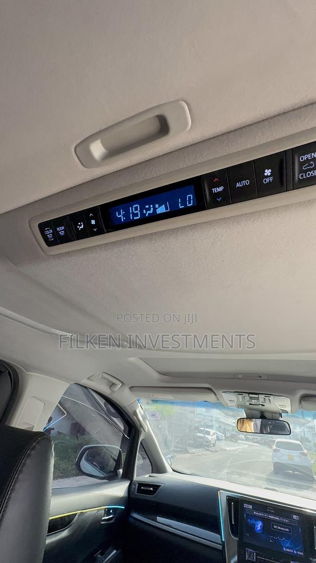 Toyota Grand HiAce 2019 White - thumbnail 10