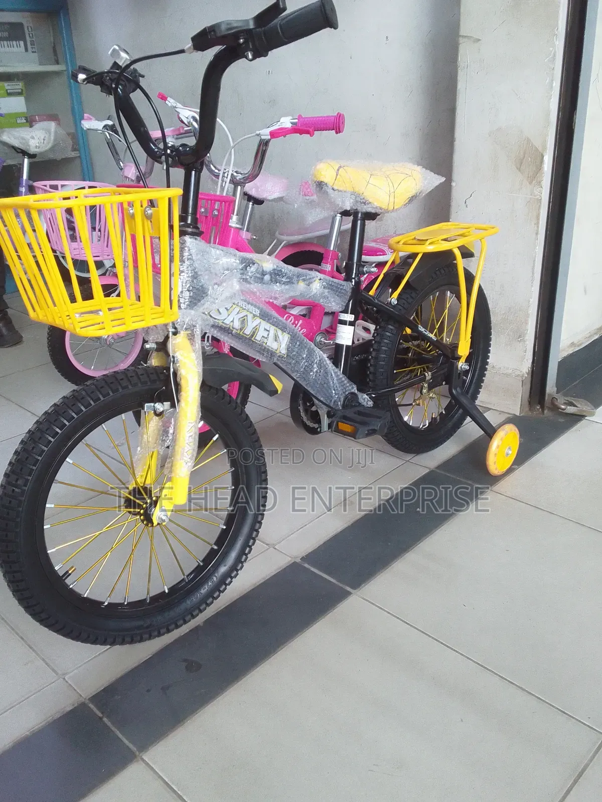 Kids Bike With Side Wheels (4 to 7yrs Best,)