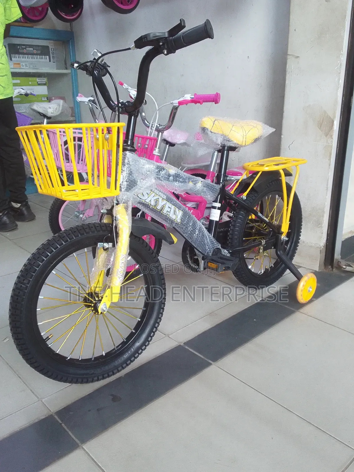 Kids Bike With Side Wheels (4 to 7yrs Best,)