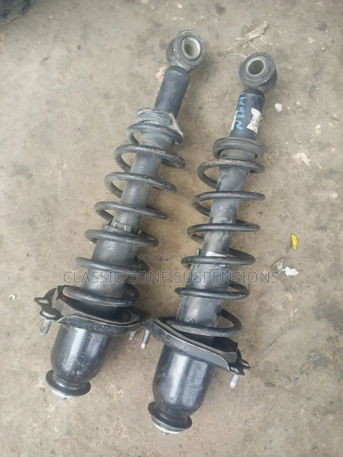 Toyota Premio Back Shocks