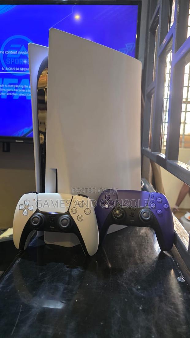 Its a Nice Ps5 Very Very Clean - thumbnail 2