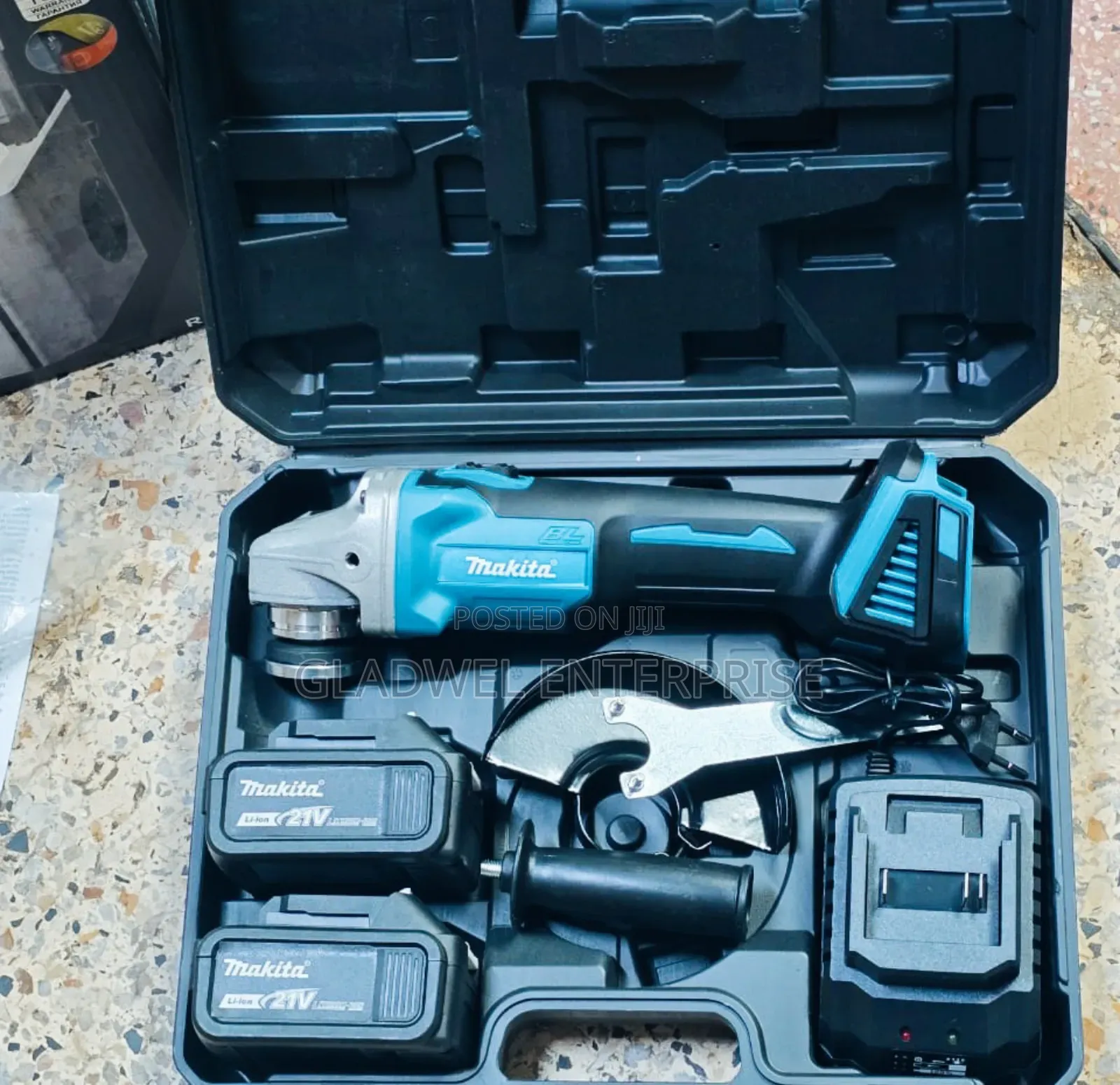 Cordless Makita Angle Grinder With 2 Battery