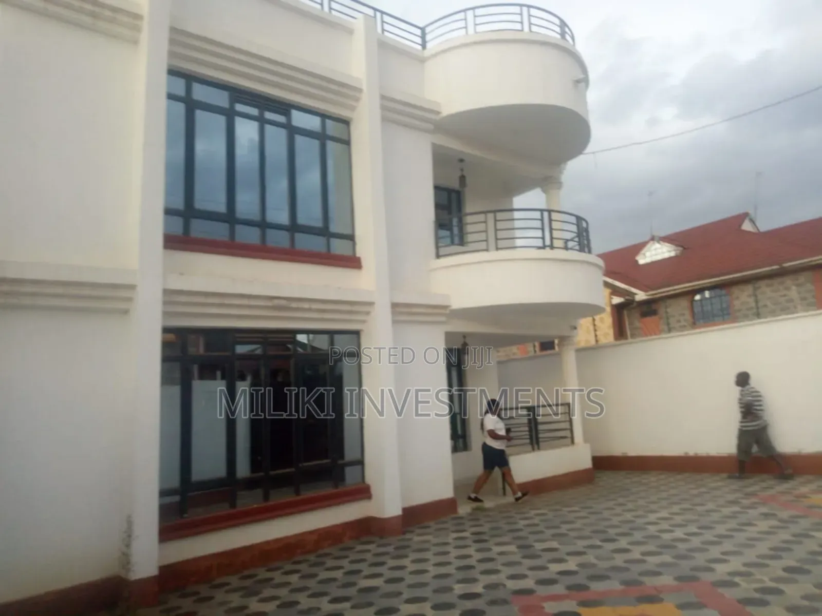 5bdrm Maisonette in Membley Estate for sale