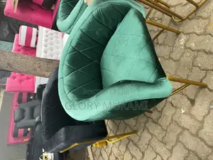 Green Velvet Manicure Styling Seats