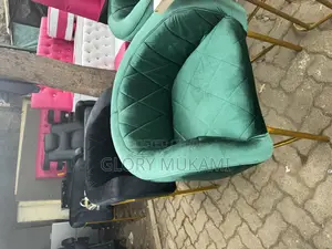 Green Velvet Manicure Styling Seats