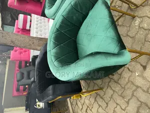 Green Velvet Manicure Styling Seats