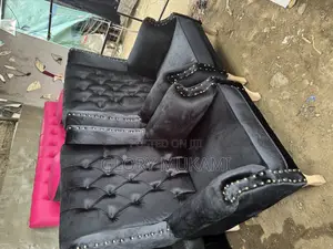 Black Velvet Manicure King Size Chair