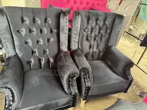 Black Velvet Manicure King Size Chair