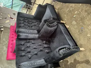 Black Velvet Manicure King Size Chair