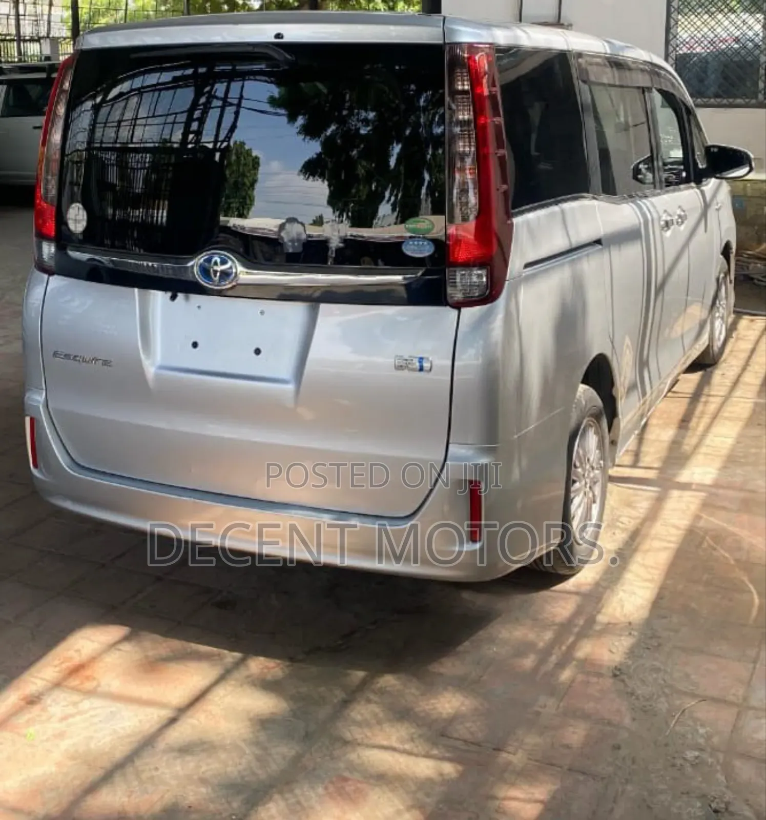 Toyota Esquire 2.0 FWD (7 seater) 2018 Silver