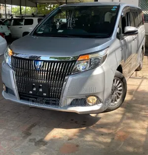 Toyota Esquire 2.0 FWD (7 seater) 2018 Silver