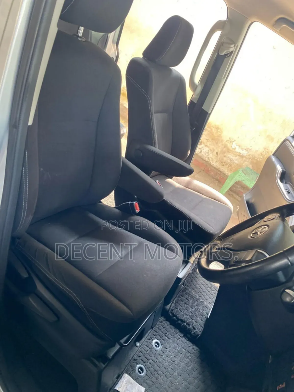 Toyota Esquire 2.0 FWD (7 seater) 2018 Silver