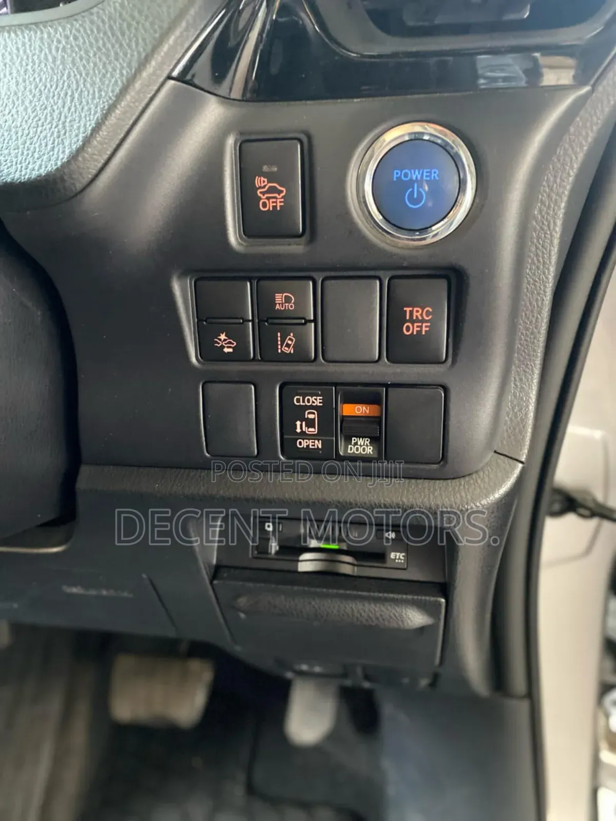 Toyota Esquire 2.0 FWD (7 seater) 2018 Silver