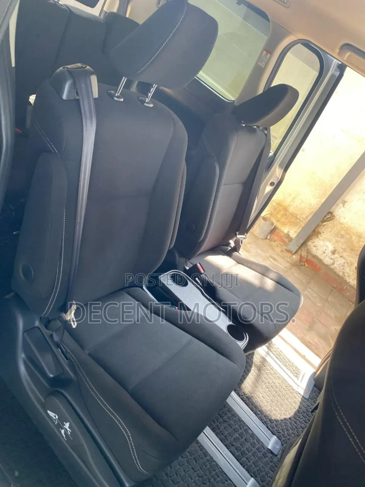 Toyota Esquire 2.0 FWD (7 seater) 2018 Silver