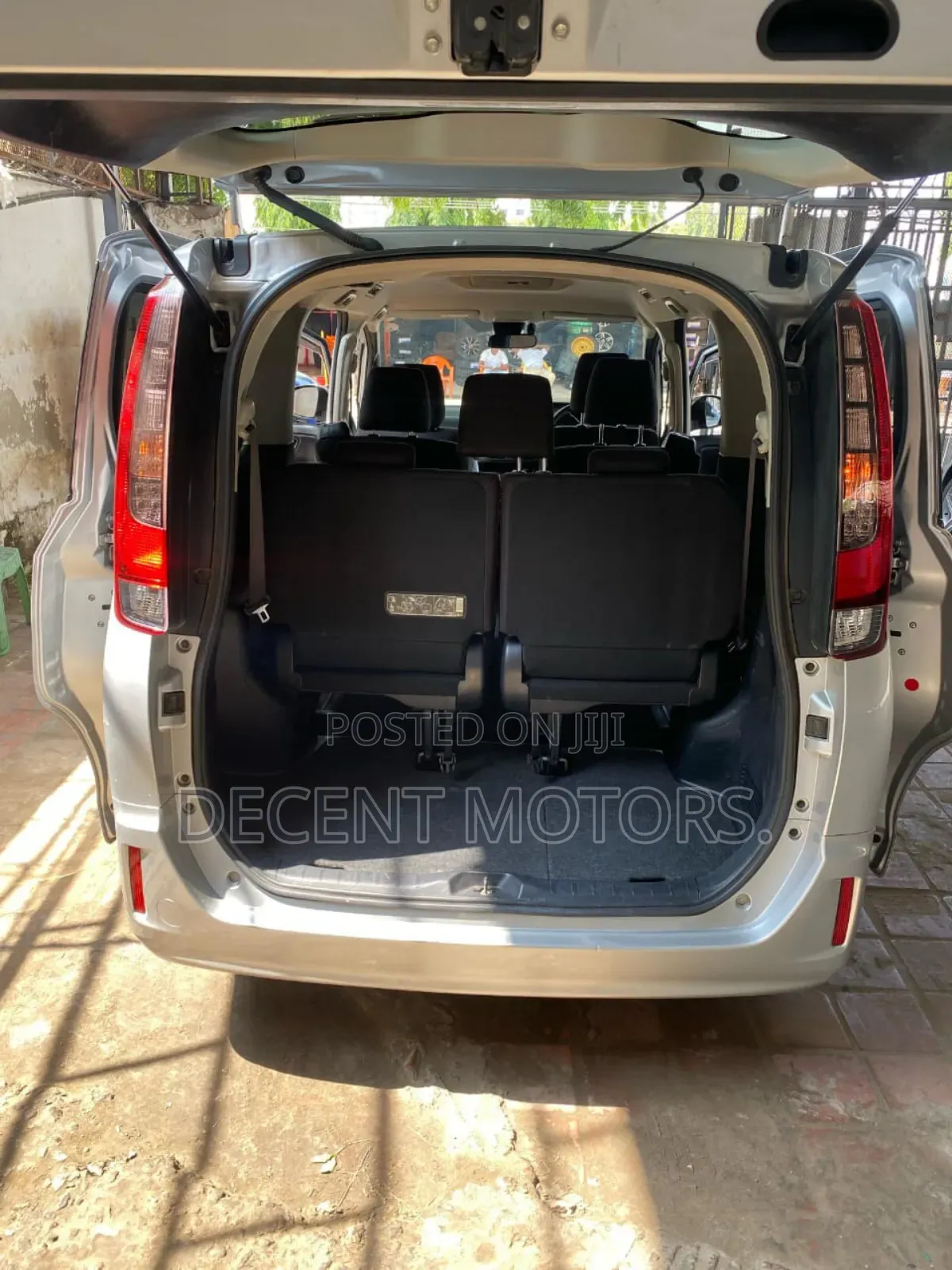 Toyota Esquire 2.0 FWD (7 seater) 2018 Silver