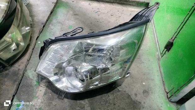 Noah Headlight Zenon 2012