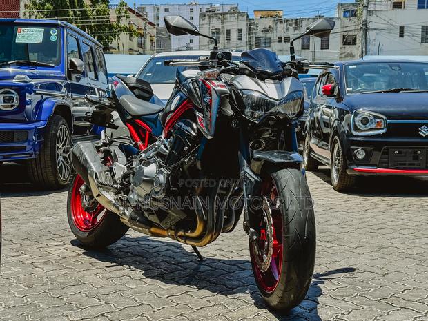 Kawasaki Z900 2018 Red - main view