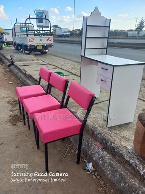 3 Seats and 1 Manicure Table - main view