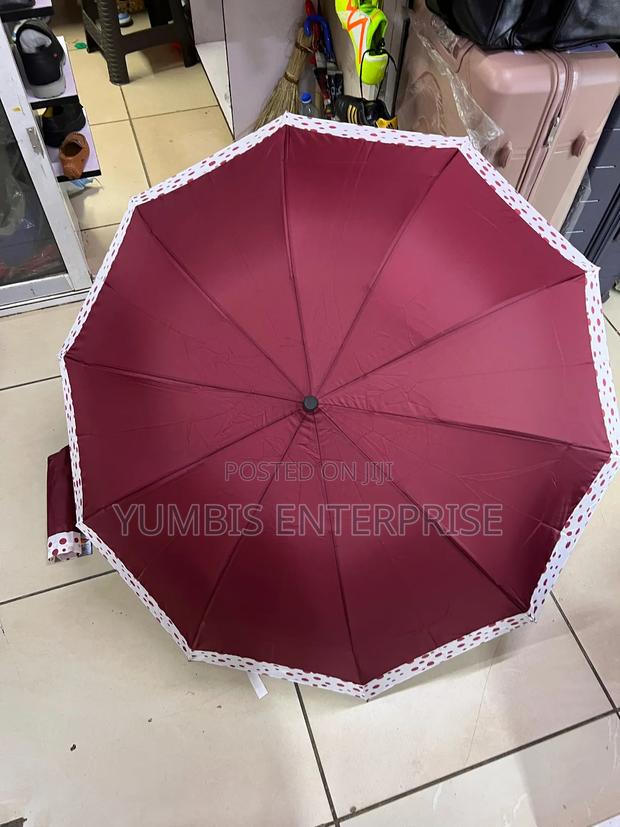 Maroon Umbrellas Foldable and Quality at 650 KSH Only