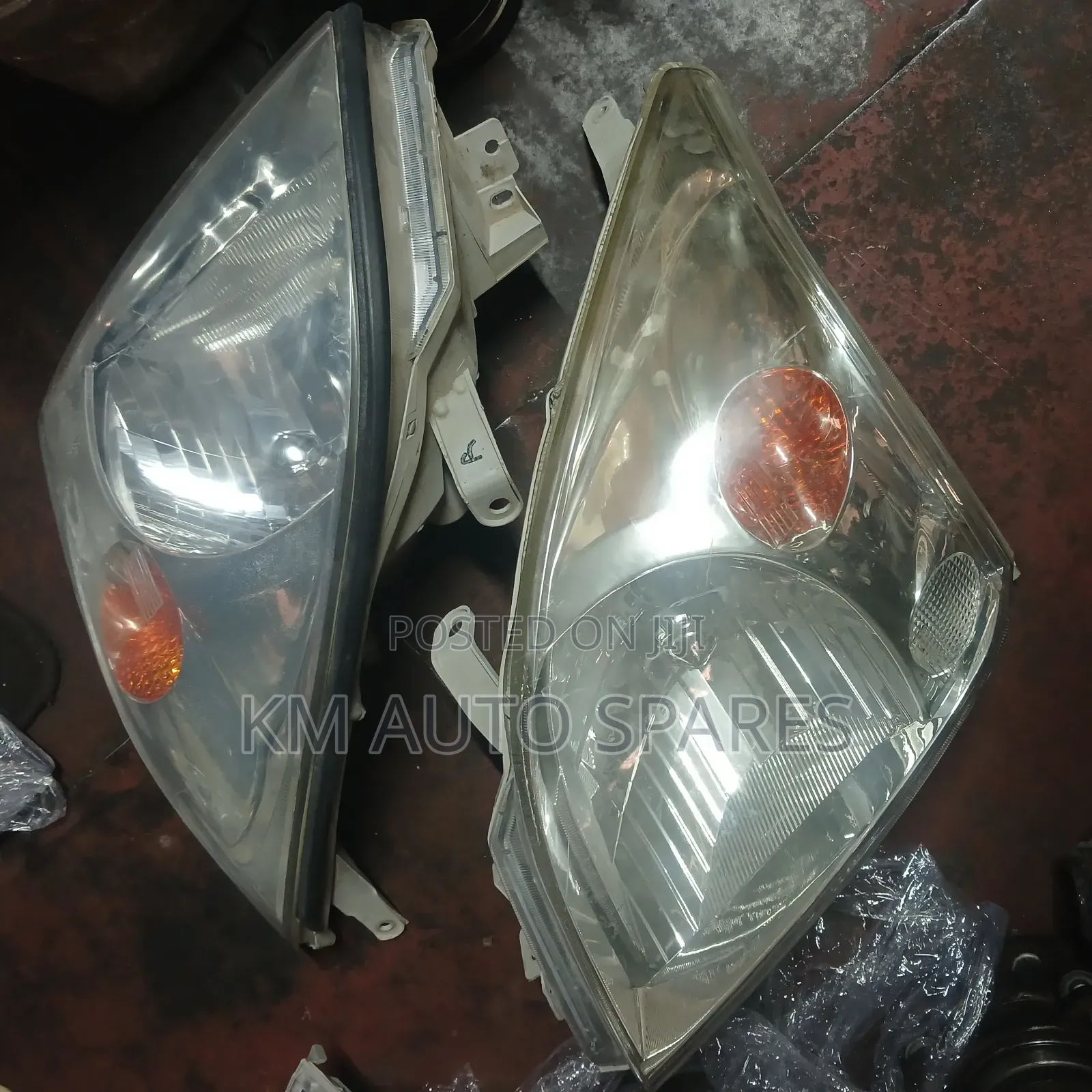 Toyota Land Cruiser Prado J120 Head Light.