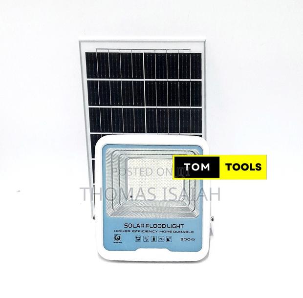 300w High Efficiency Automatic Solar Floodlight - thumbnail 3