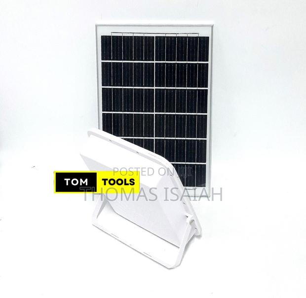 300w High Efficiency Automatic Solar Floodlight - thumbnail 4