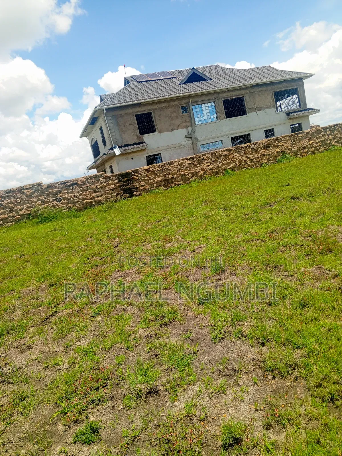 5bdrm House in Komarock (Shrines), Machakos Town for sale