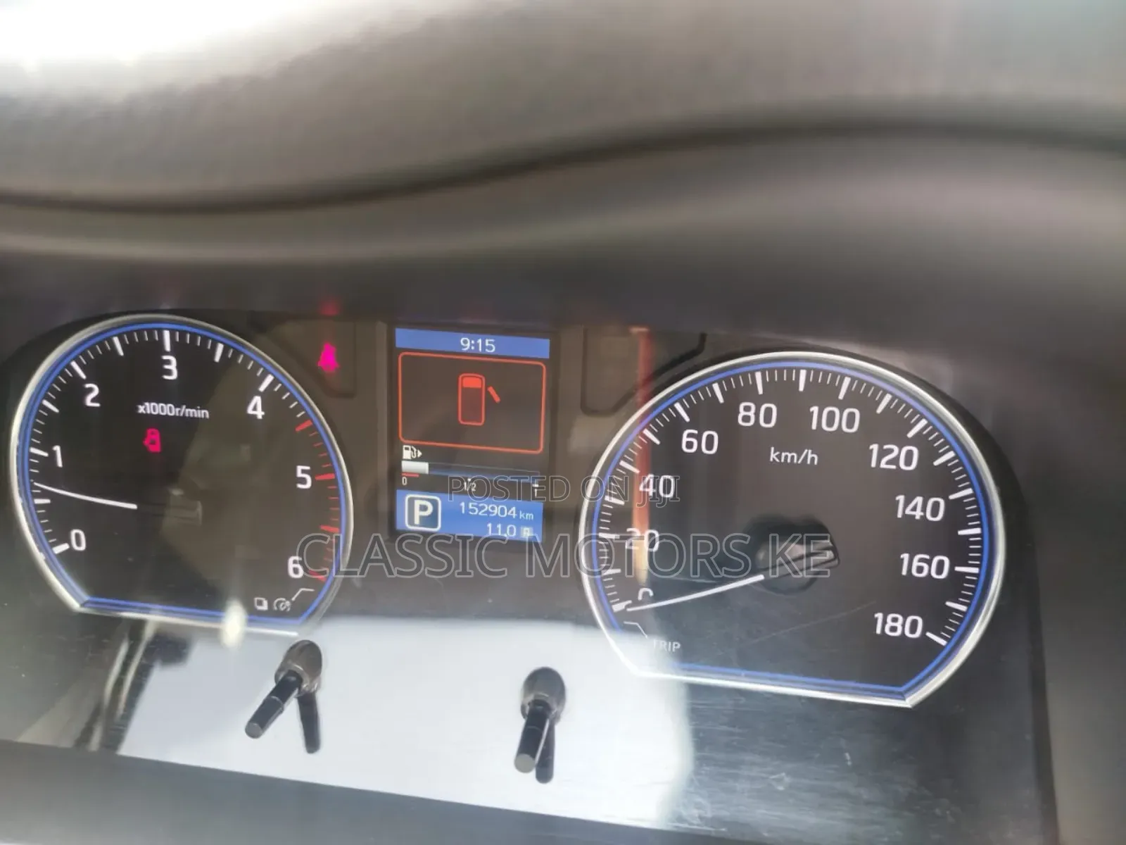 Nissan Caravan (Urvan) 2019 Silver
