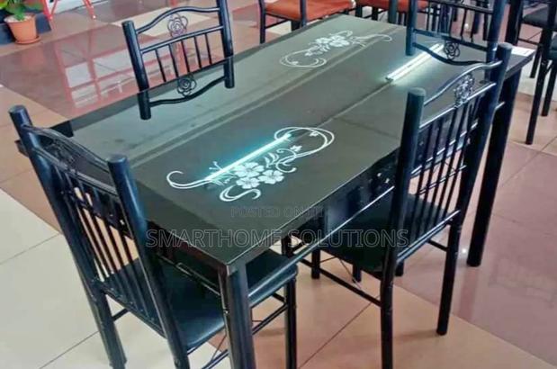 Modern Dining Table 4 Sits - main view