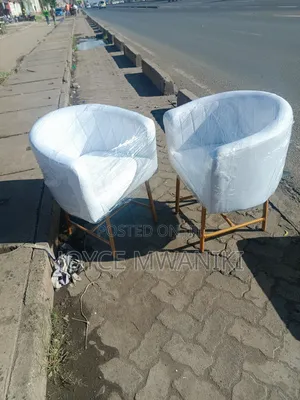 White Styling Seats With Gold Frame 