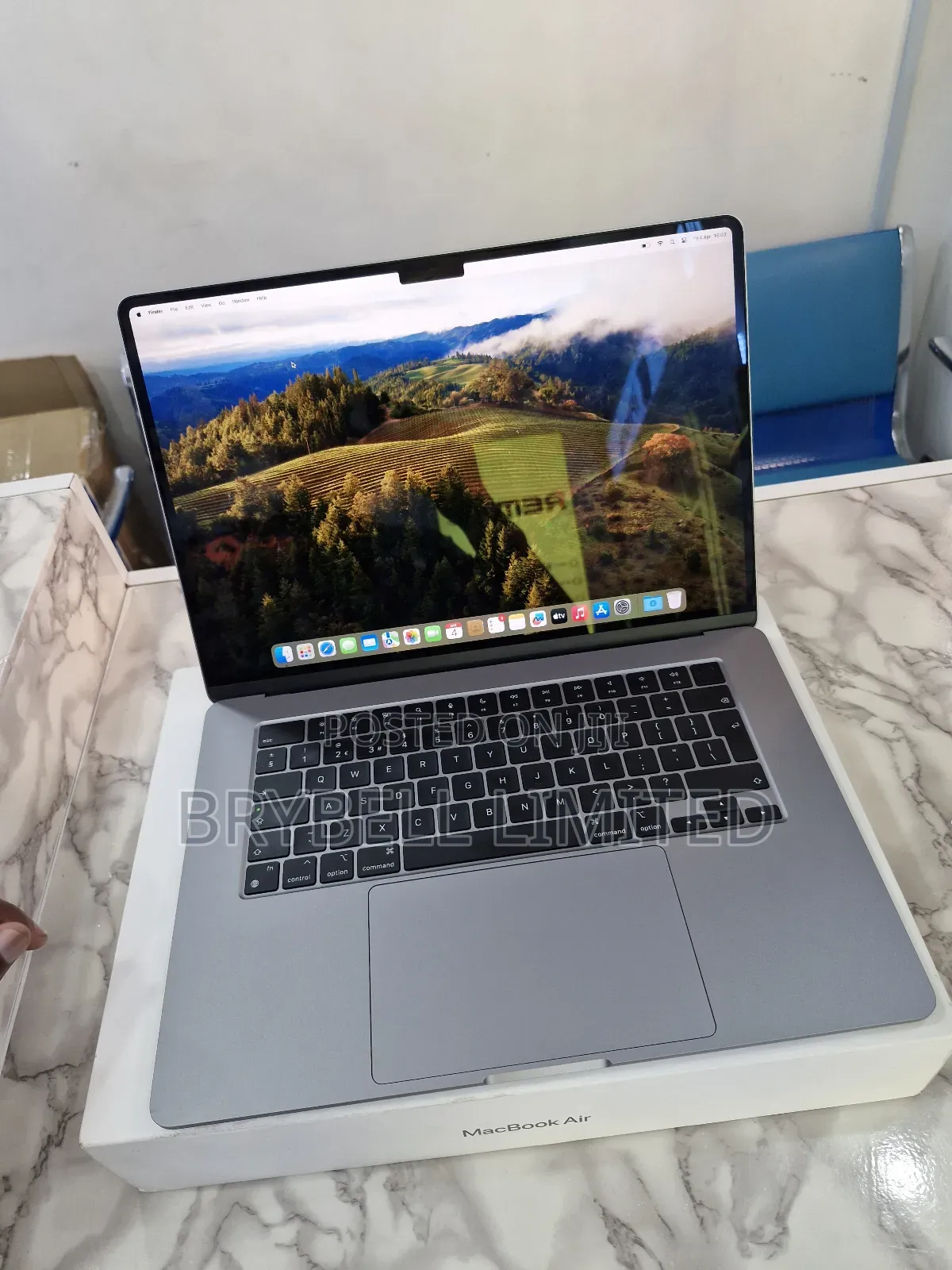 Laptop Apple MacBook Air 2024 M3 15-Inch 8GB Intel Core M3 SSD 256GB