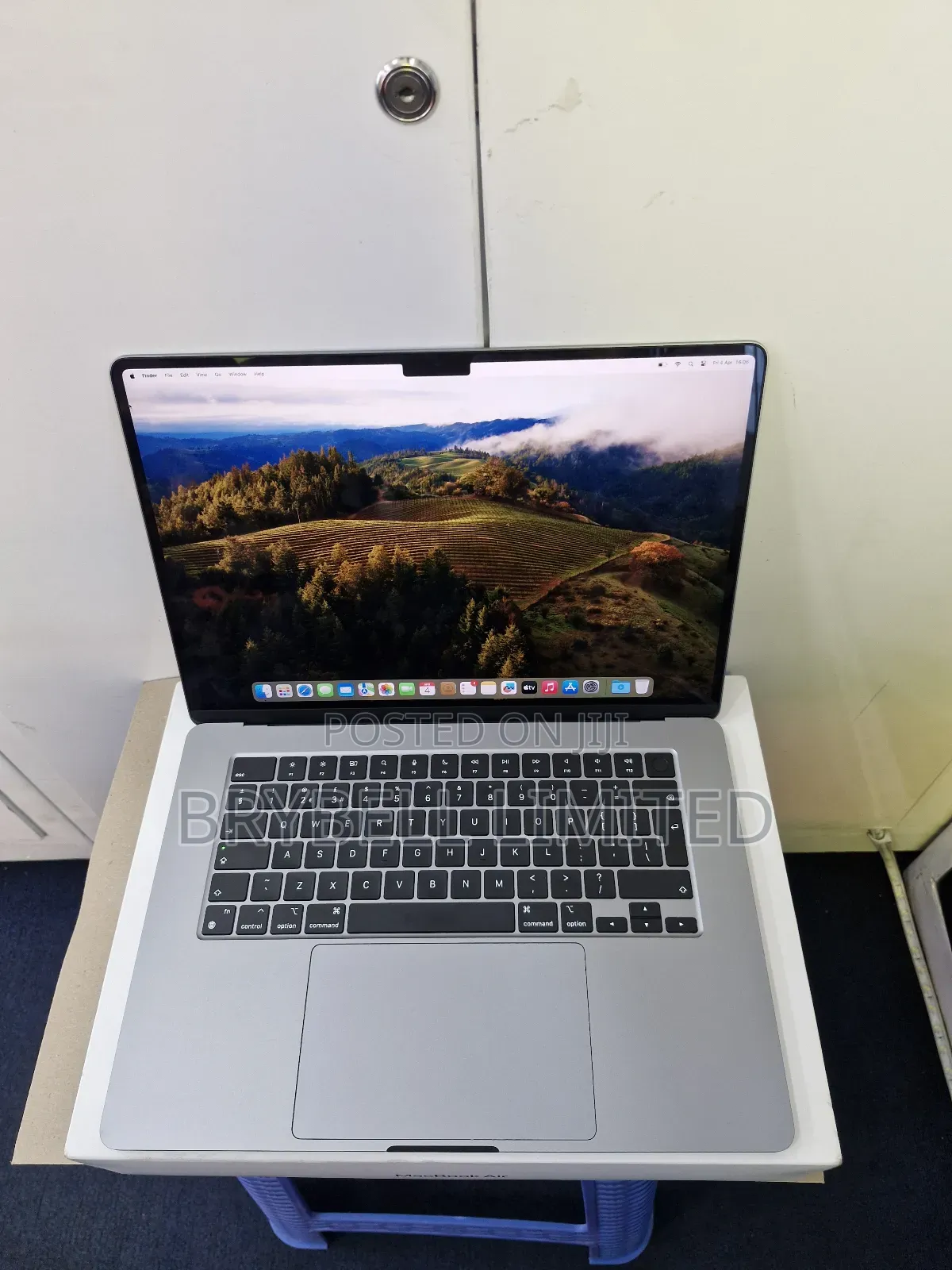 Laptop Apple MacBook Air 2024 M3 15-Inch 8GB Intel Core M3 SSD 256GB