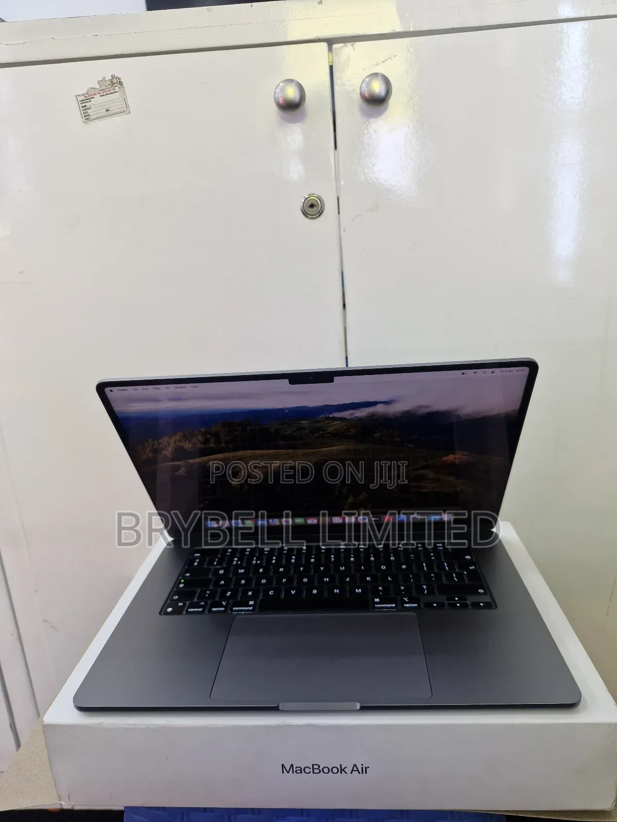 Laptop Apple MacBook Air 2024 M3 15-Inch 8GB Intel Core M3 SSD 256GB
