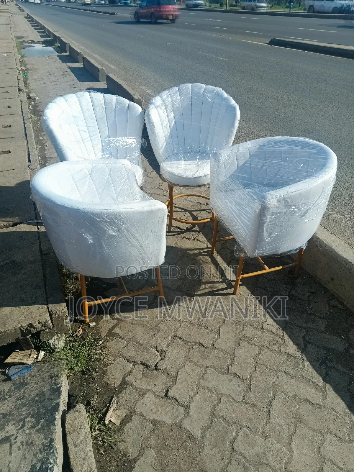 2 Flower Seats and 2 Styling Seats, White and Gold 