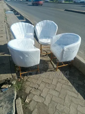 2 Flower Seats and 2 Styling Seats, White and Gold 