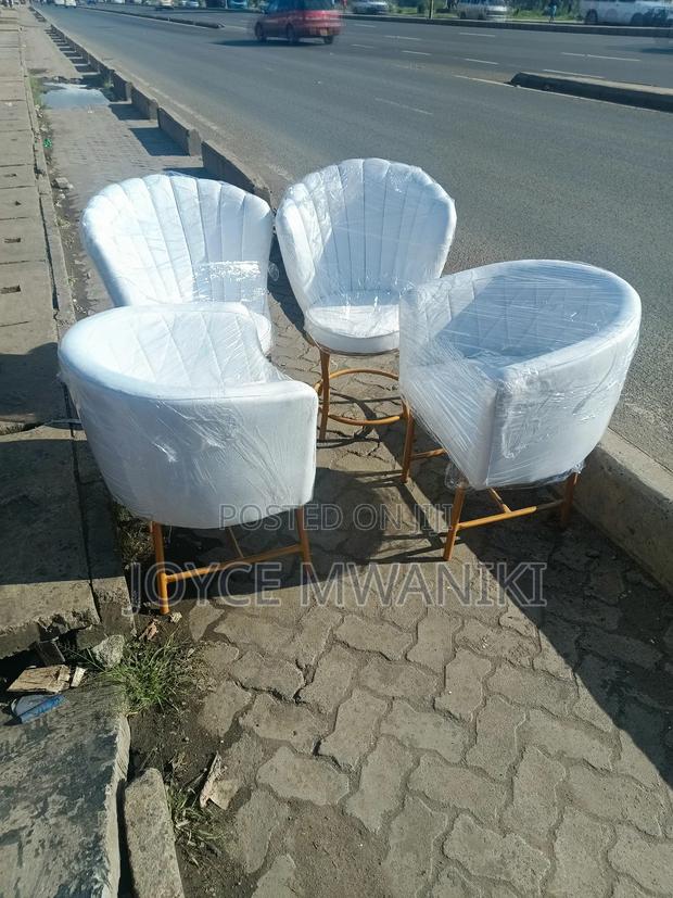 2 Flower Seats and 2 Styling Seats, White and Gold