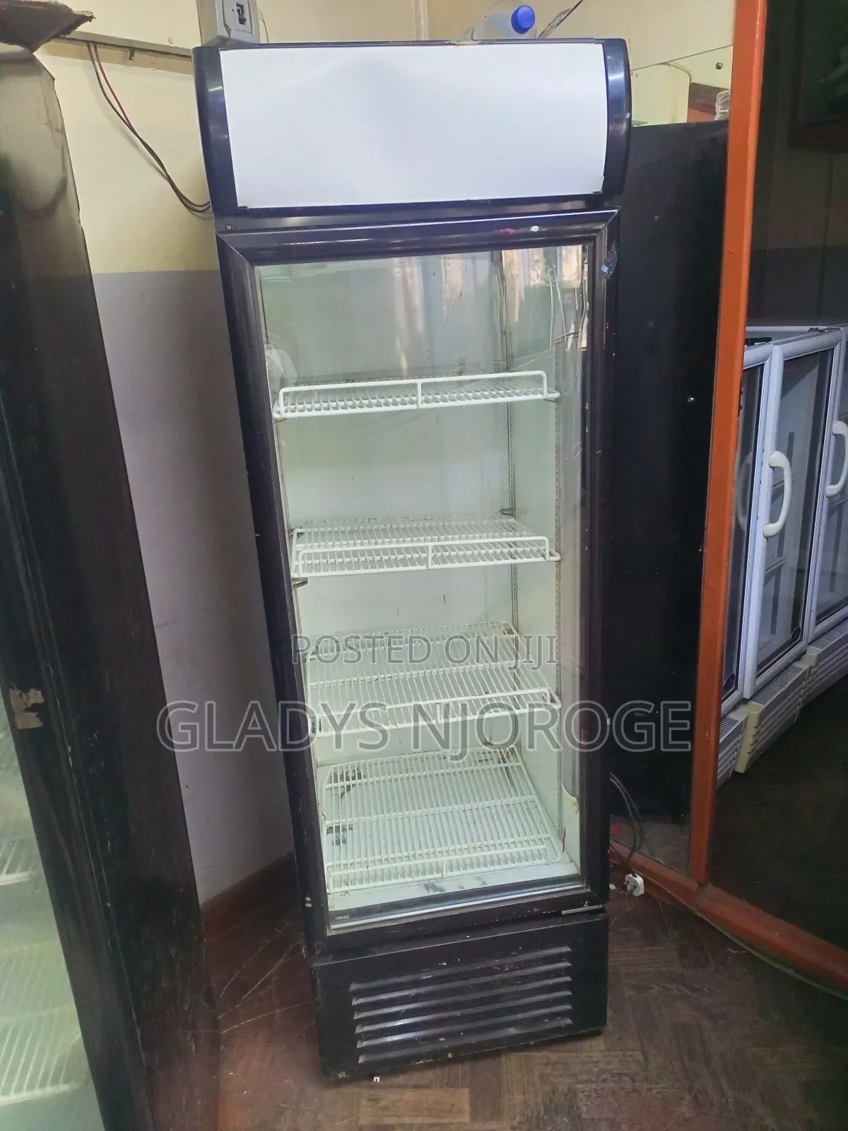 Neat Display Fridge