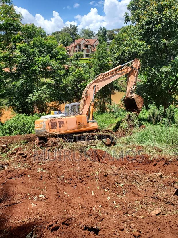 Excavators in Very Good Condition - main view