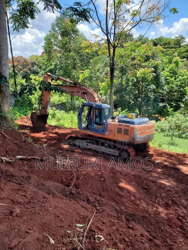 Excavators in Very Good Condition - thumbnail 3