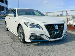 Toyota Crown 2019 White