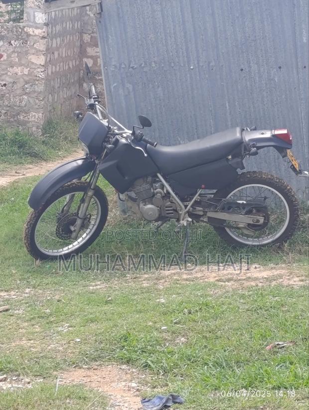 Honda 2010 Red - thumbnail 6