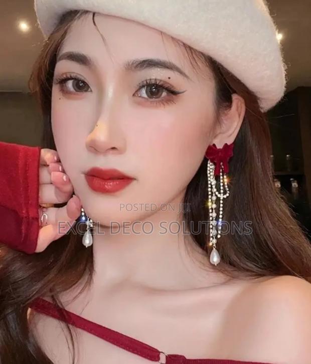 Flocking Vintage Drop Earrings - thumbnail 2