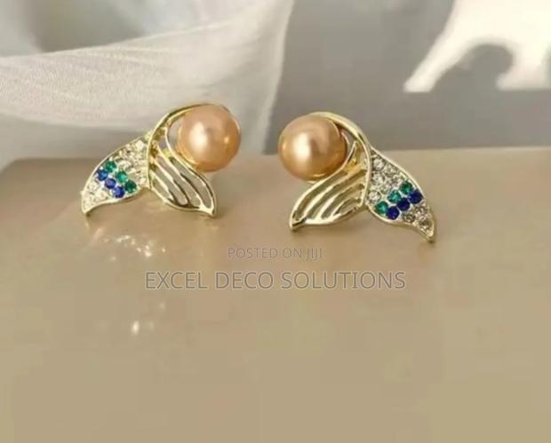 Luxury Bling Stud Earrings - main view