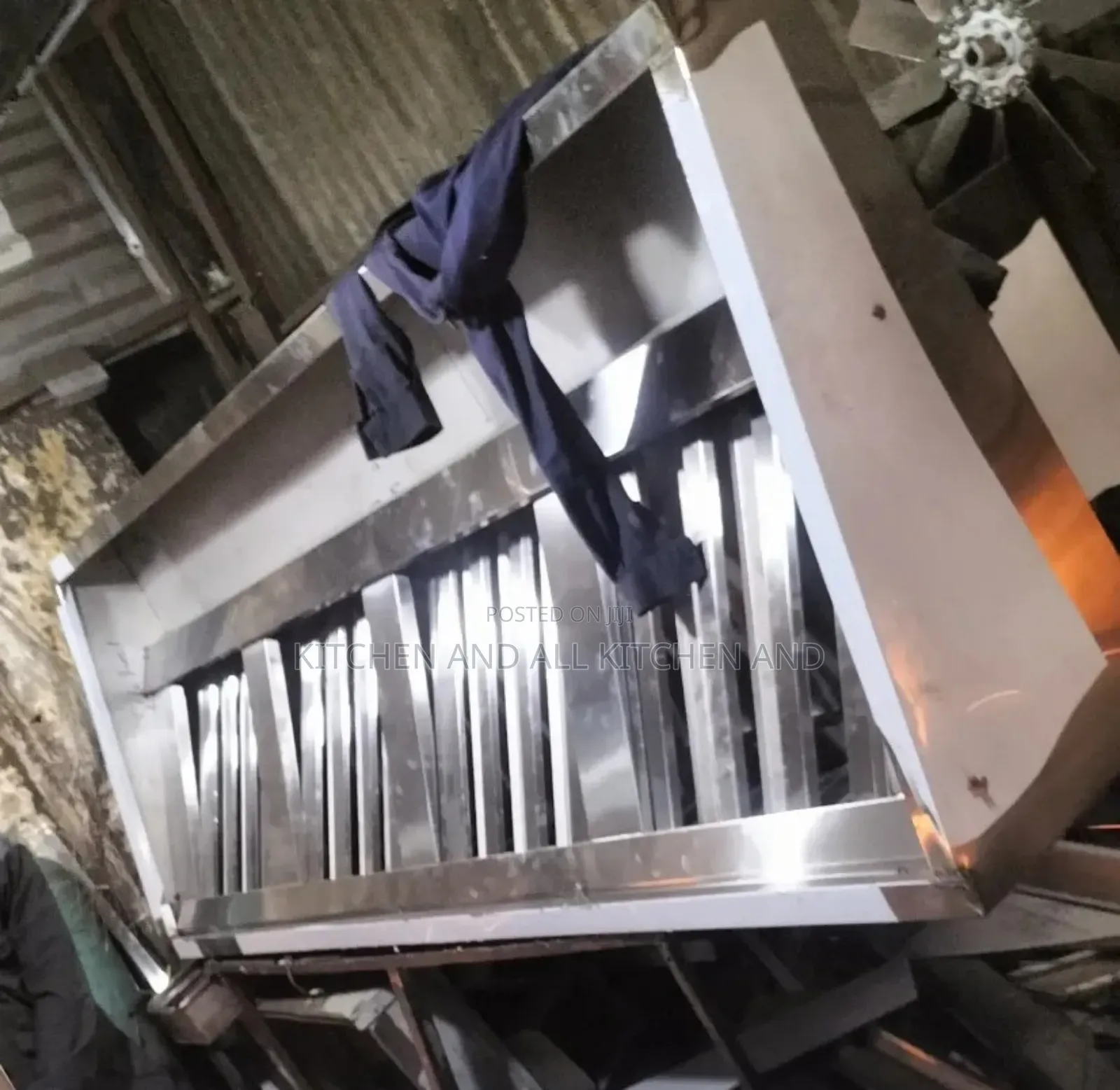 Vibrant Stainless Steel Kitchen Hood