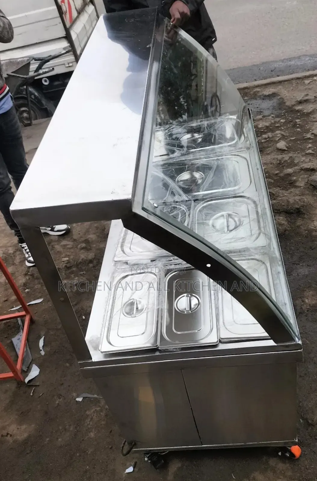 Vibrant Stainless Steel Food Warmer Display
